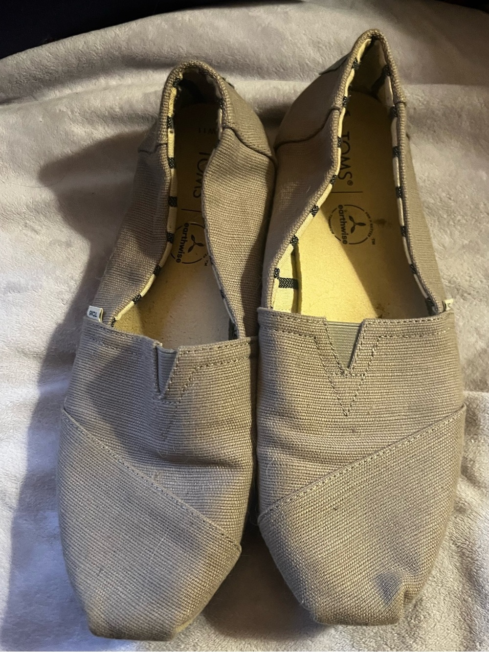 Toms- Gray